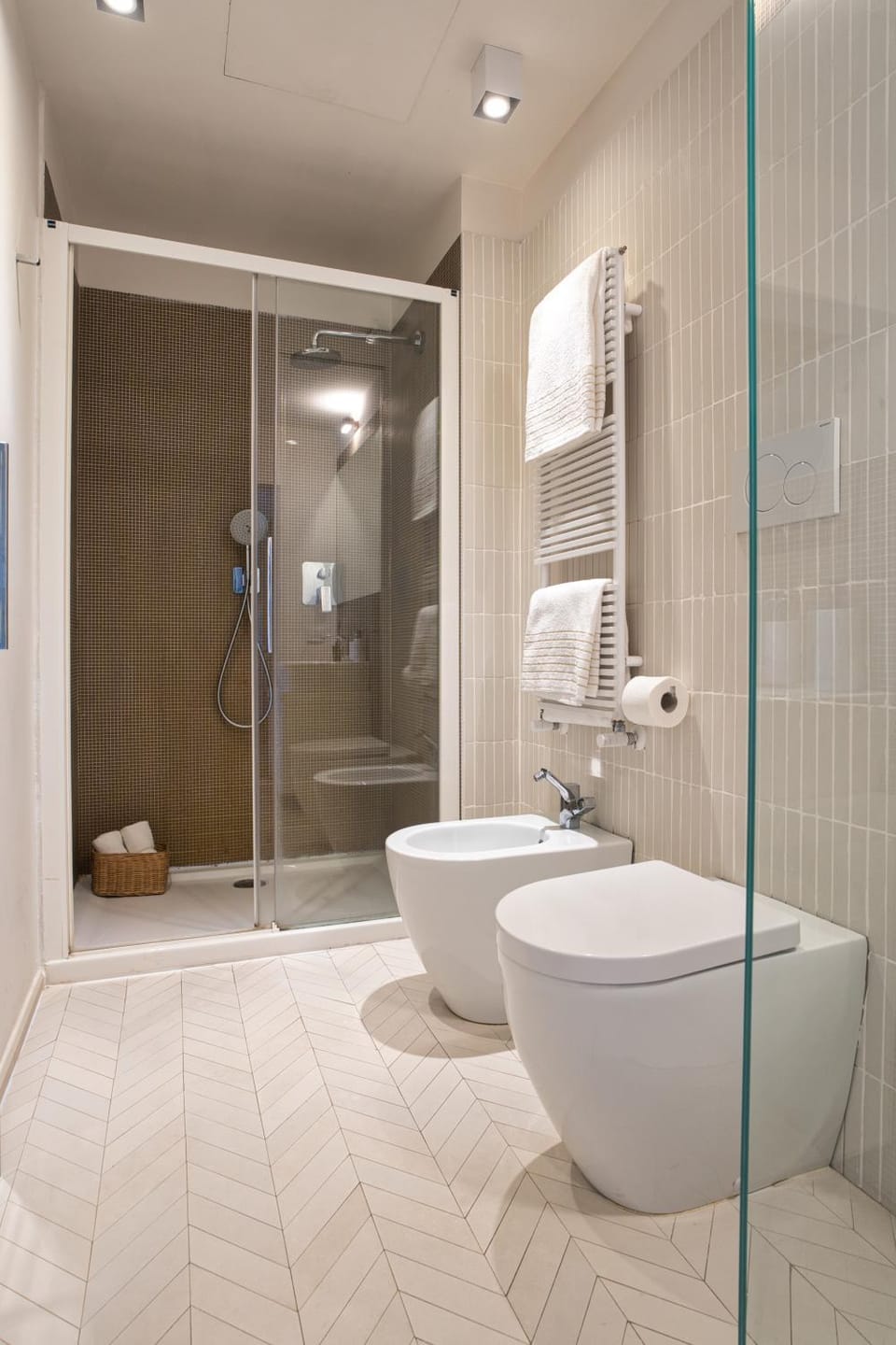Shower, Toilet, Bathroom, bidet, towels