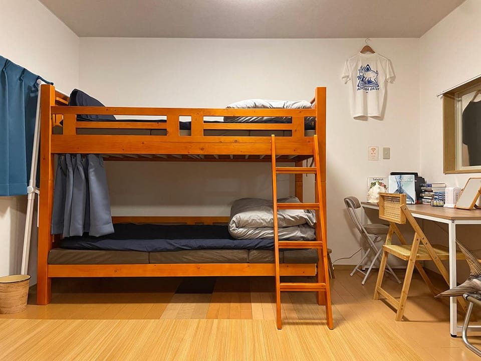 Bedroom, bunk bed
