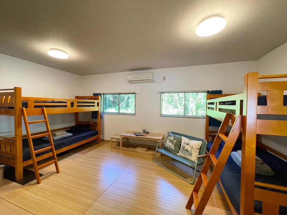 Bed, Photo of the whole room, Bedroom, bunk bed, air conditioner