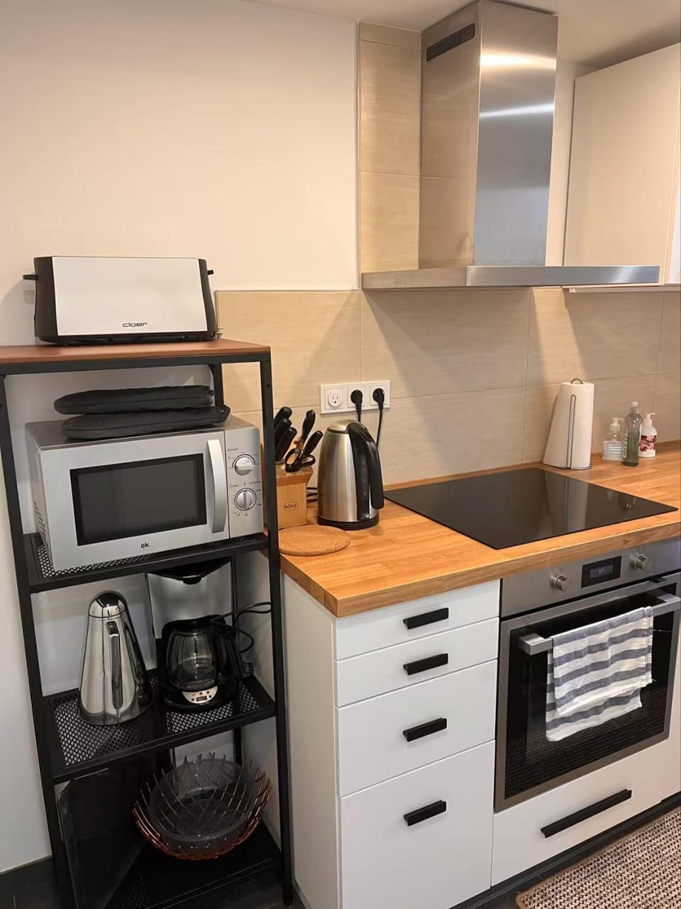 Kitchen or kitchenette, kitchen