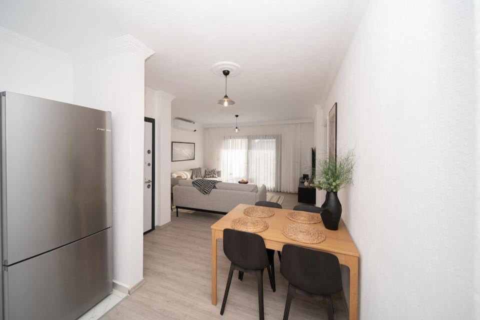 Bodrum Center 2 Bedroom Calm Modern Upstairs Flat - Yeni Dunya Bodrum Apartment in Bodrum