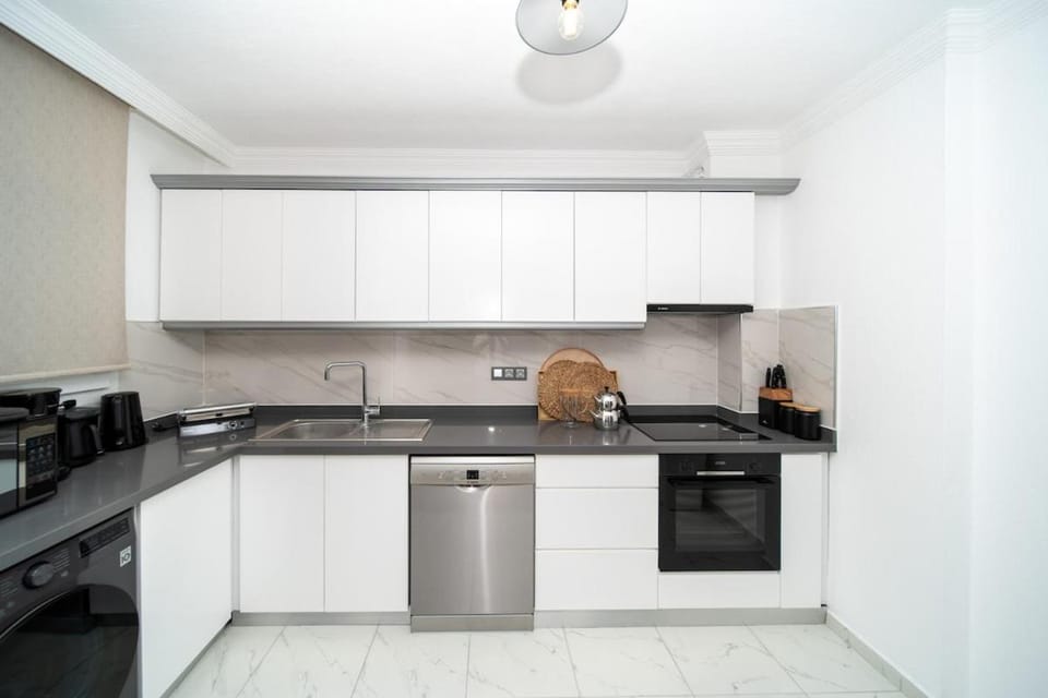 Bodrum Center 2 Bedroom Calm Modern Upstairs Flat - Yeni Dunya Bodrum Apartment in Bodrum