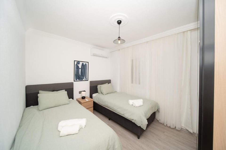 Bodrum Center 2 Bedroom Calm Modern Upstairs Flat - Yeni Dunya Bodrum Apartment in Bodrum