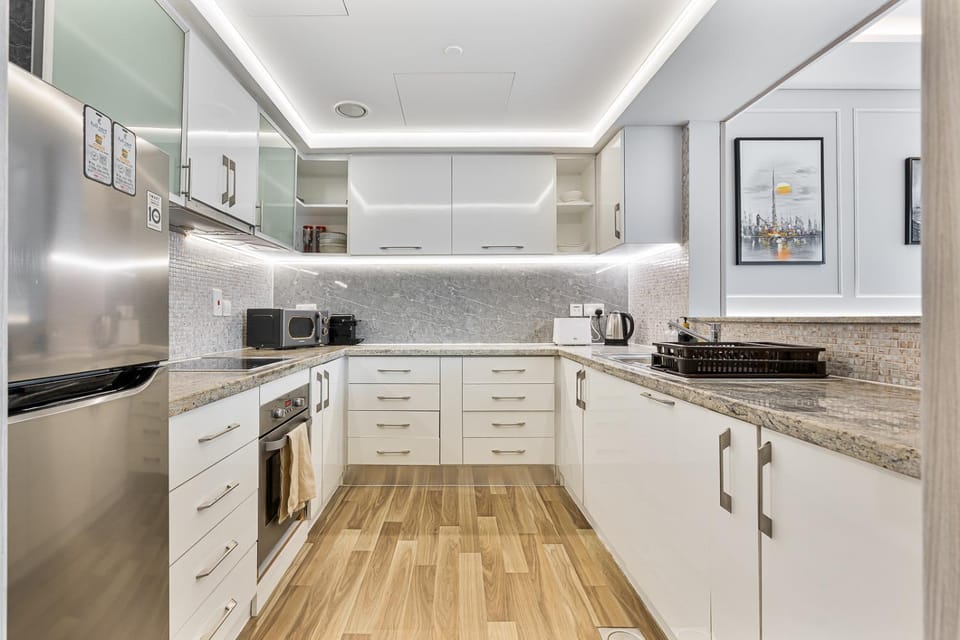 Stunning 2BR with Canal Views in Dubai Marina Apartment in Dubai