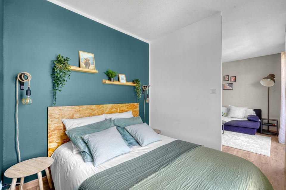 Bed, Photo of the whole room, Bedroom