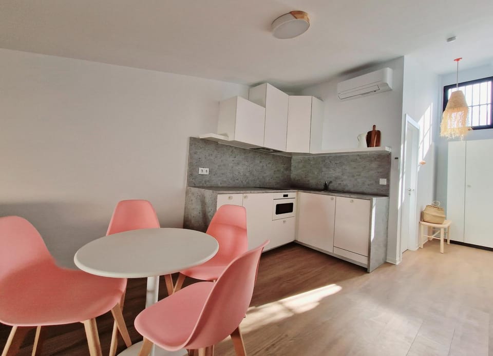 Dining area, kitchen