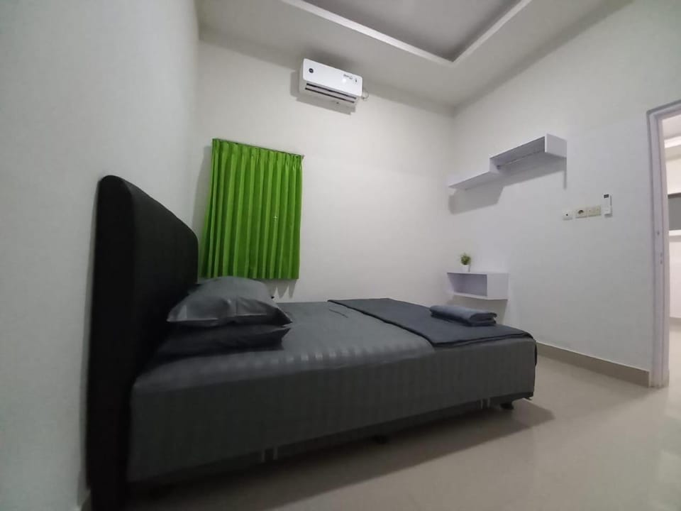 Bed, Bathroom, Bedroom, air conditioner