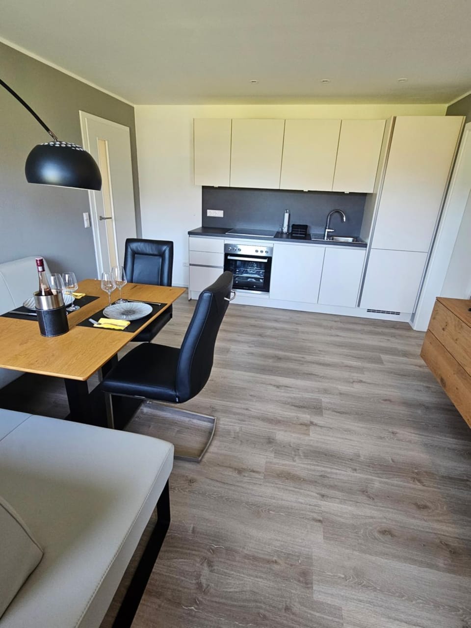 Kitchen or kitchenette, Dining area