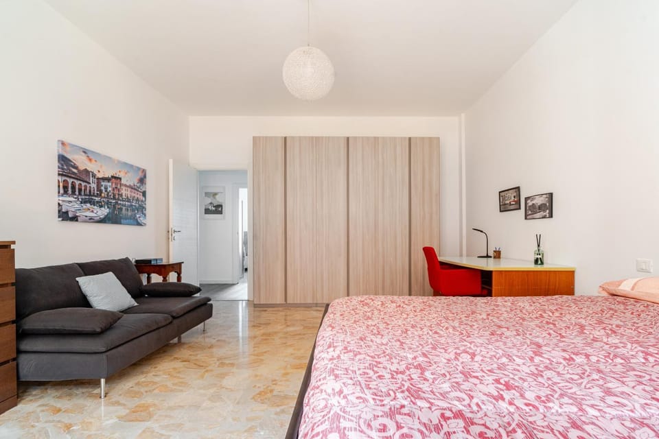 Bed, Photo of the whole room, Bedroom, wardrobe