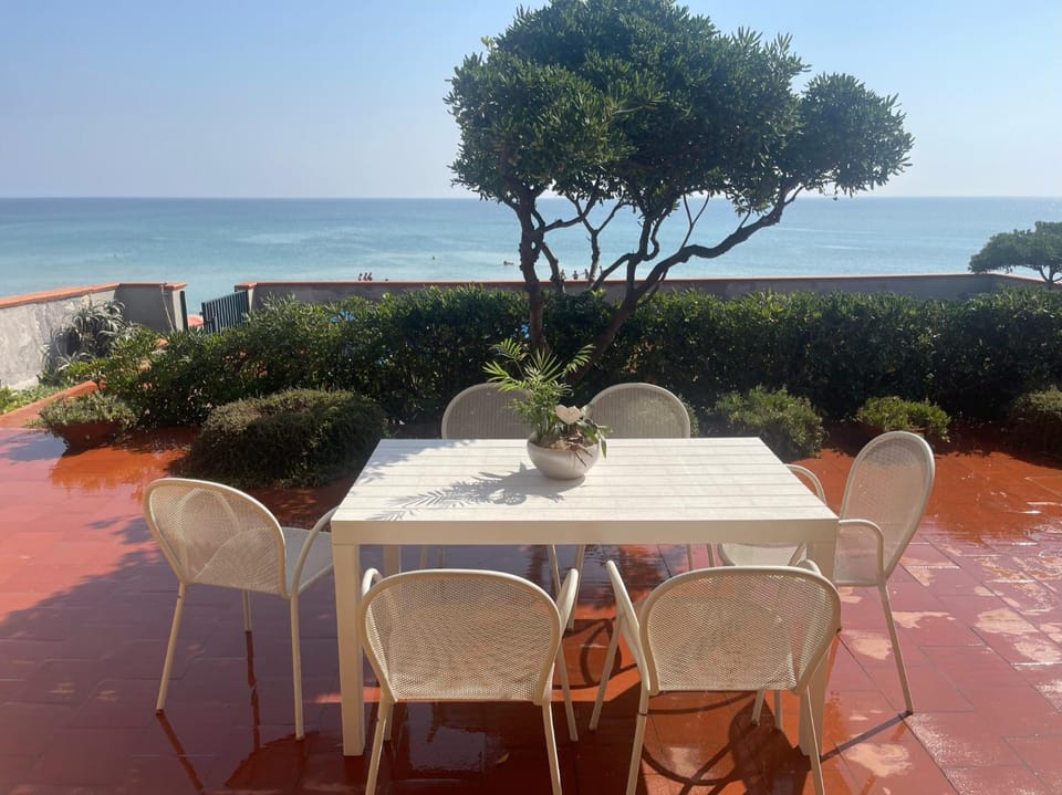 Natural landscape, Balcony/Terrace, Sea view