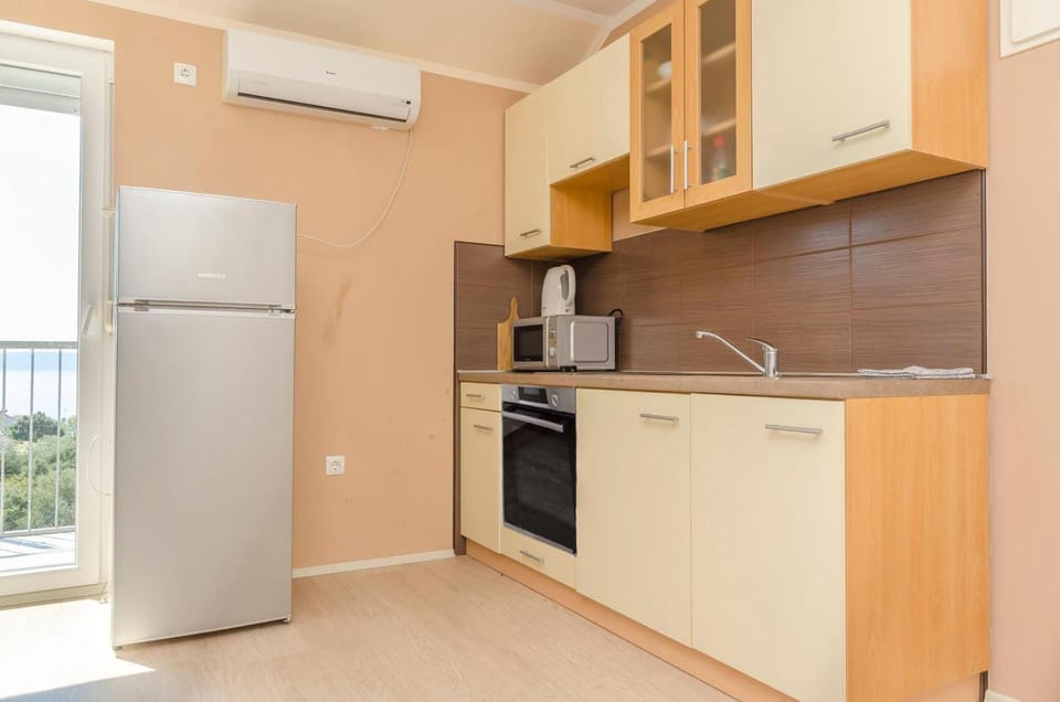 Kitchen or kitchenette, oven, stove, air conditioner