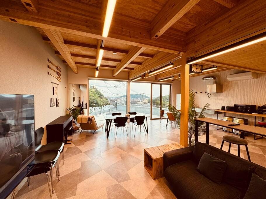 道後温泉本館まで車2分広々124m2貸切別荘大人数宿泊向 House in Japan