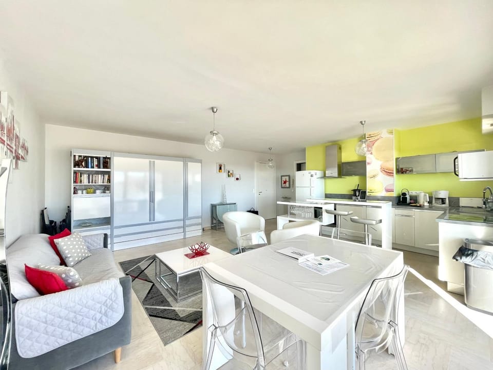 Living room, kitchen