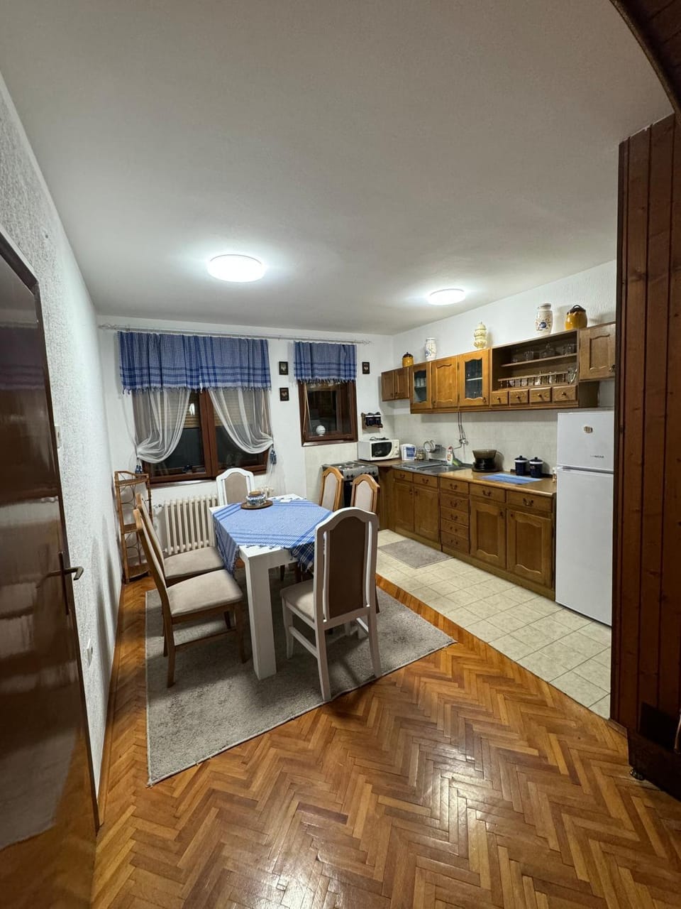 Dining area, kitchen
