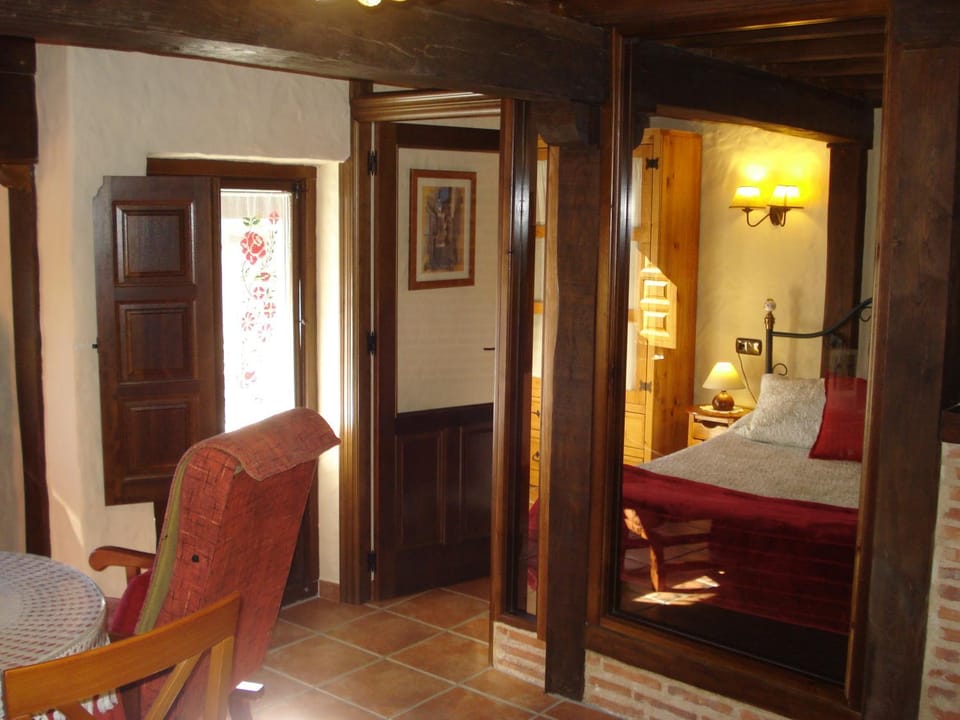 Photo of the whole room, Decorative detail