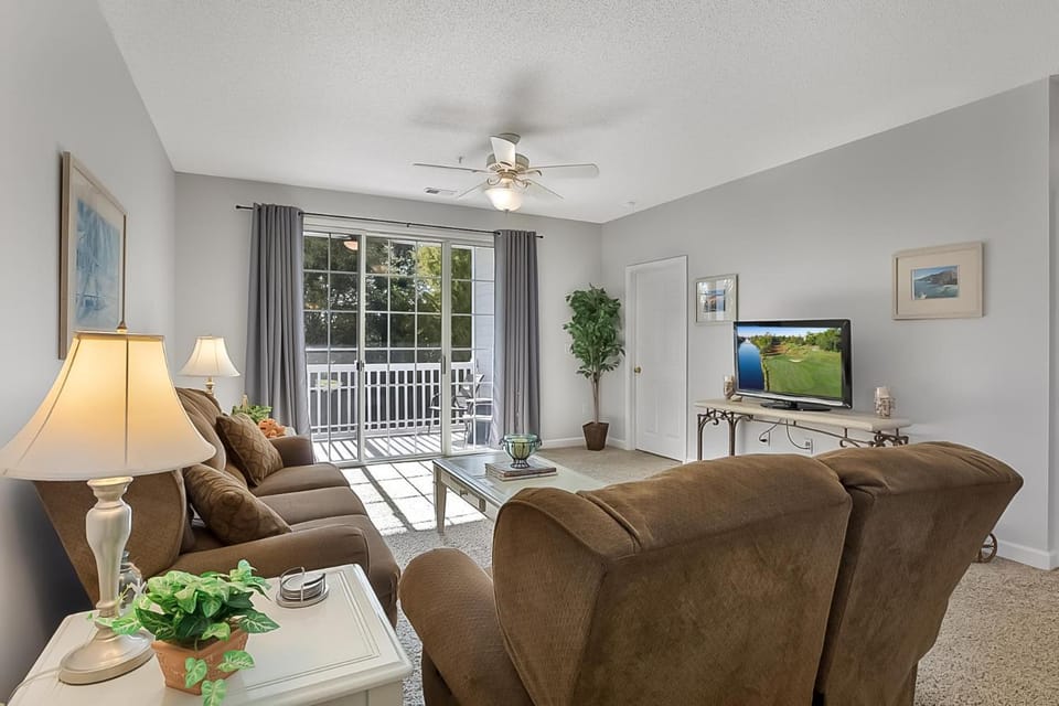 TV and multimedia, Living room, Seating area, Evening entertainment
