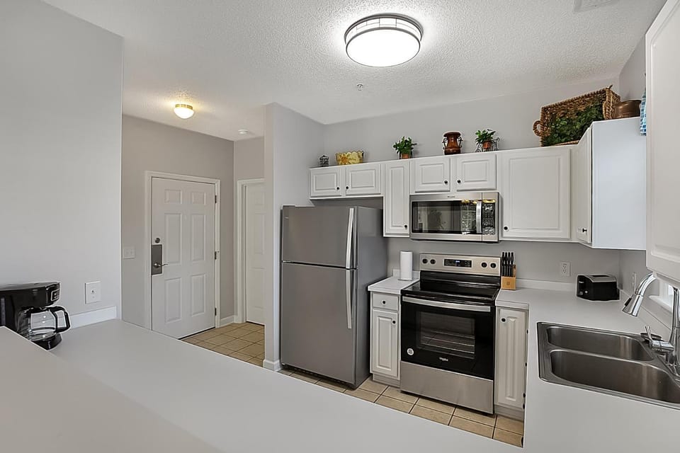 Coffee/tea facilities, Kitchen or kitchenette, dishwasher, oven, stove, toaster