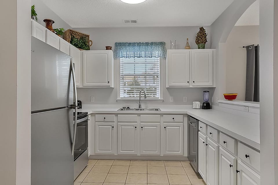 Coffee/tea facilities, Kitchen or kitchenette, dishwasher, oven, stove, toaster