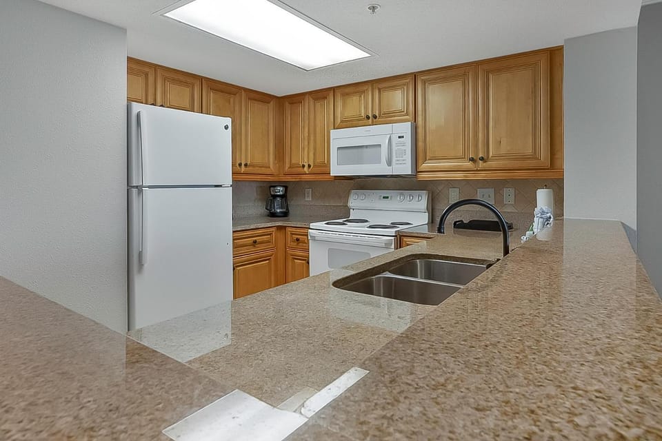 Coffee/tea facilities, Kitchen or kitchenette, dishwasher, microwave, oven, stove