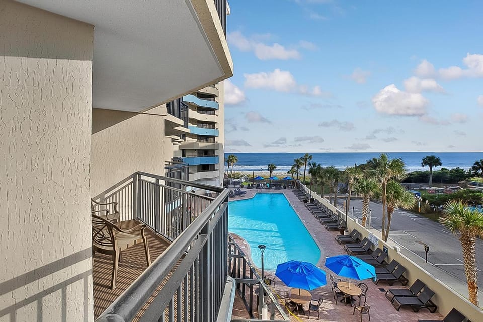Property building, Patio, Day, Natural landscape, View (from property/room), Balcony/Terrace, Beach, Pool view, Sea view, Swimming pool, sunbed