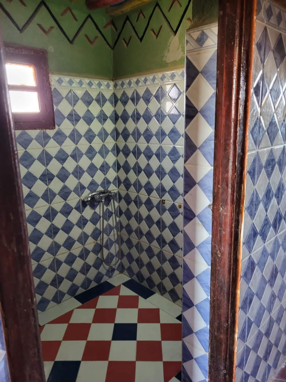 Shower, Bathroom, Internal: Not applicable to any particular room