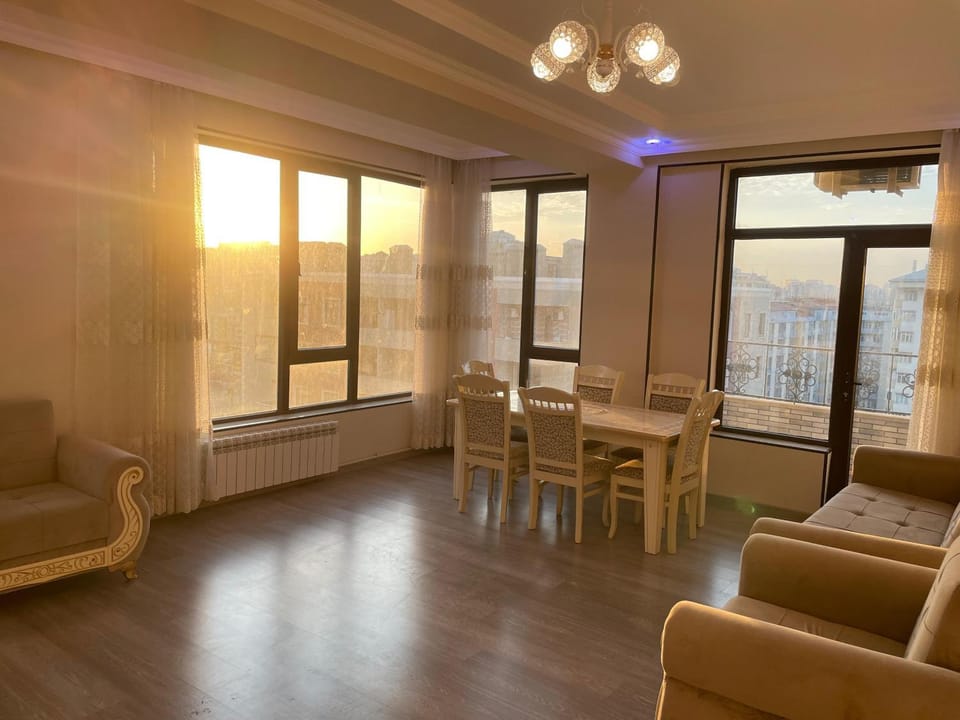 Seating area, Dining area