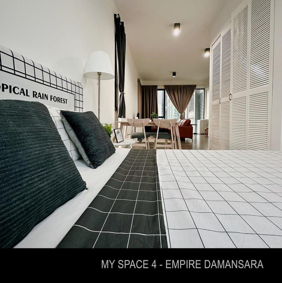 My Space - Empire Damansara room with Netflix Apartment in Petaling Jaya
