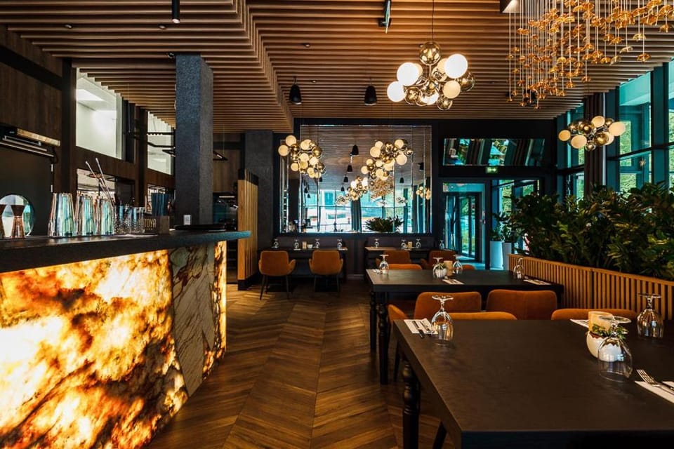 Restaurant/places to eat, Banquet/Function facilities