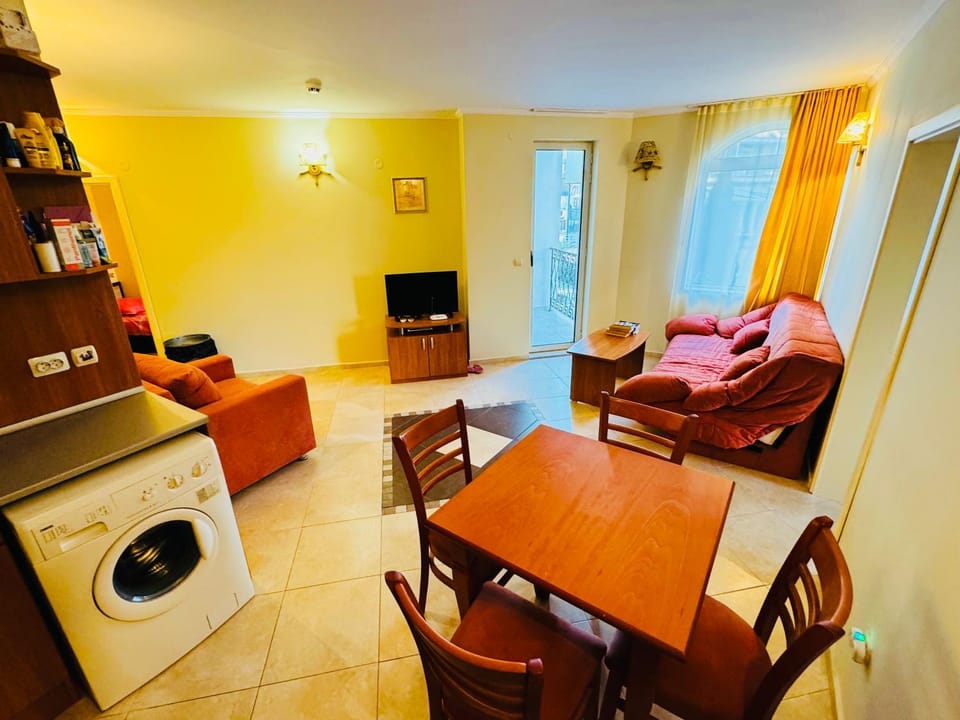 Living room, Seating area, washing machine