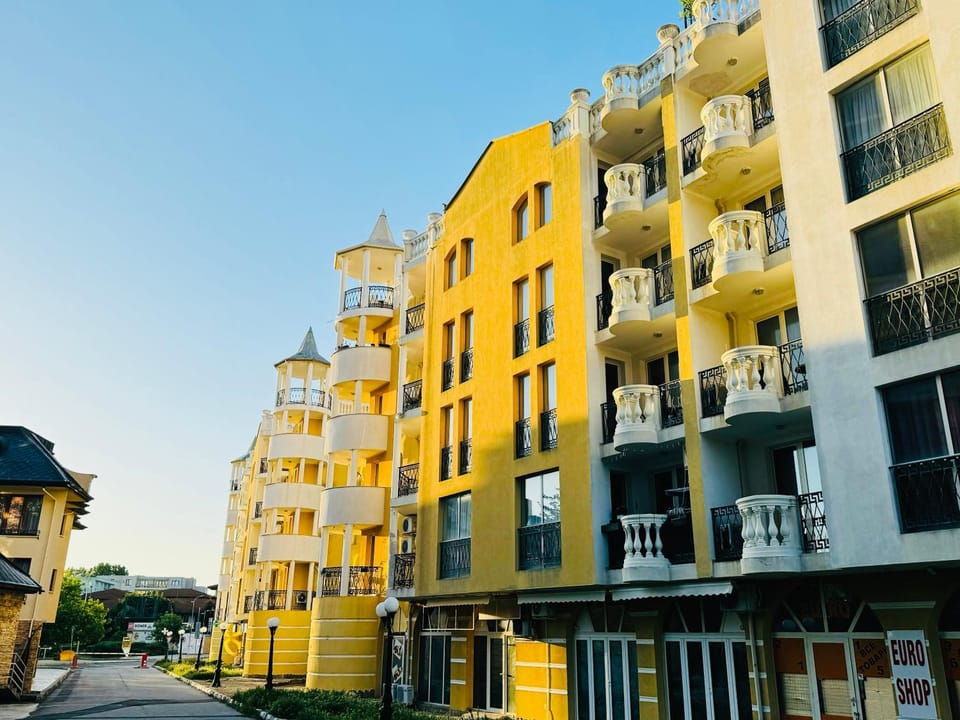 Neighbourhood, Location