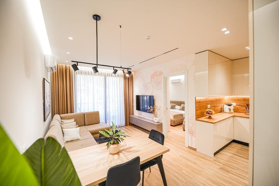 TV and multimedia, Living room, Photo of the whole room, Dining area