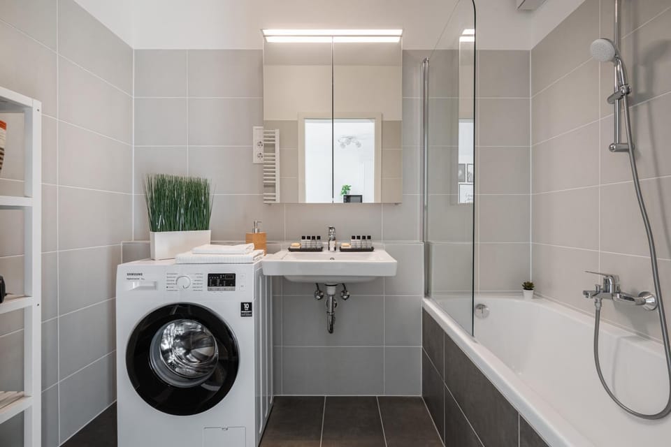 Bathroom, Bath, towels, washing machine