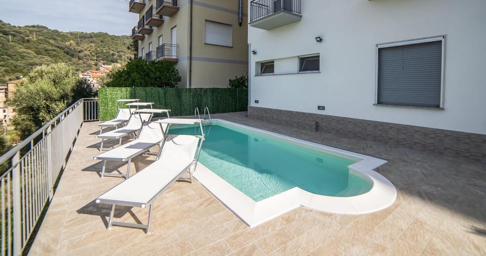 Property building, Patio, Natural landscape, Solarium, View (from property/room), Mountain view, Pool view, Swimming pool, Swimming pool, sunbed, Internal: Not applicable to any particular room