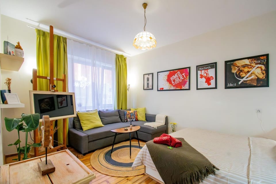 Communal lounge/ TV room