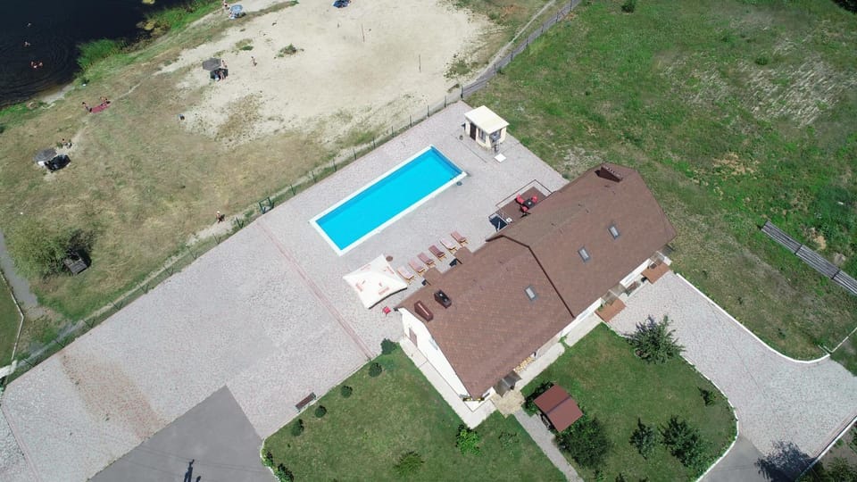 Bird's eye view, Swimming pool