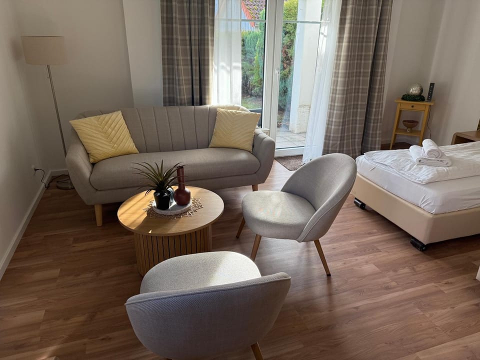Costa Apartments - 2 Zimmer, Küche,Bad,Waschmaschine,Garten- Kostenloses Wlan Apartment in Lower Saxony, Germany