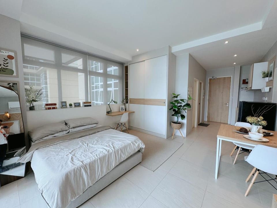 Bed, TV and multimedia, Kitchen or kitchenette, Living room, Seating area, Dining area, Bedroom