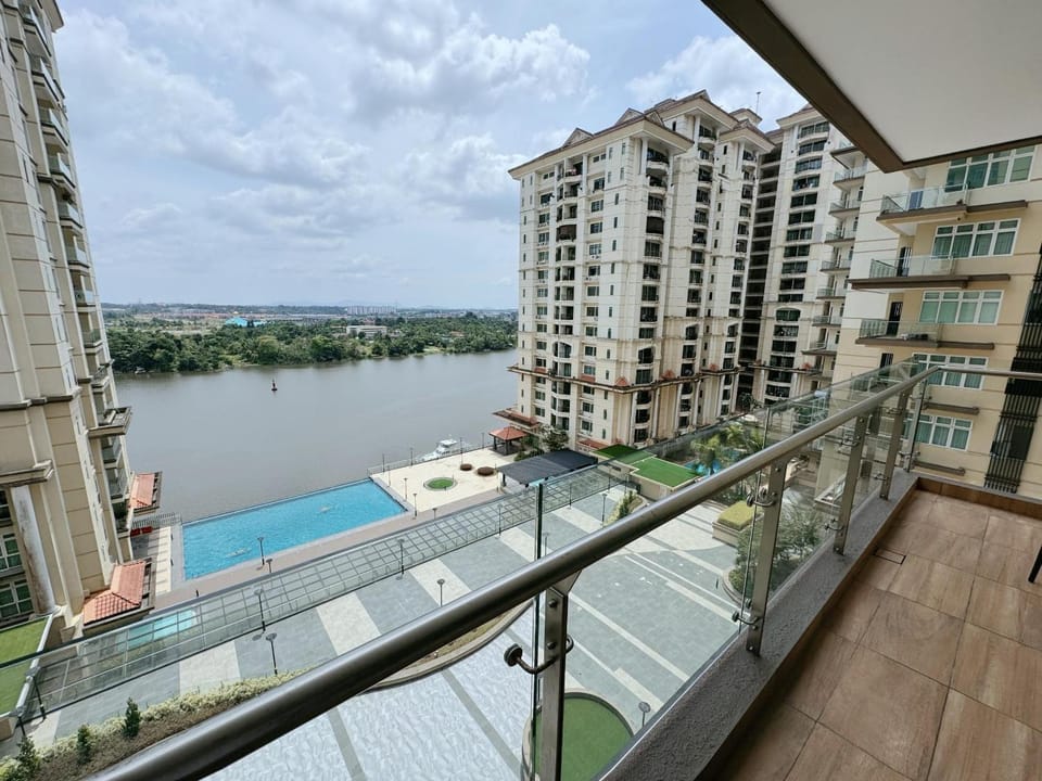 Patio, Day, Natural landscape, View (from property/room), Balcony/Terrace, Lake view, Pool view, River view, Swimming pool