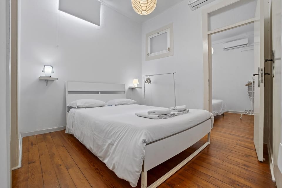 The Blue House - Bica Yellow Tram Apartment in Lisbon