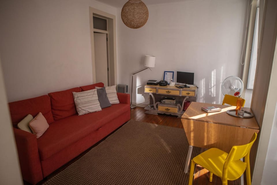 The Blue House - Bica Yellow Tram Apartment in Lisbon