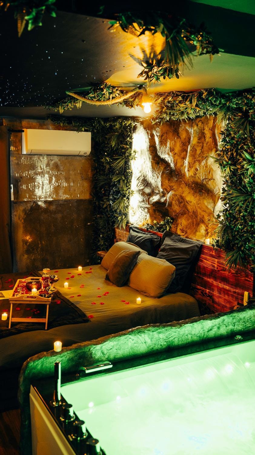 Hot Tub, Photo of the whole room, Bedroom