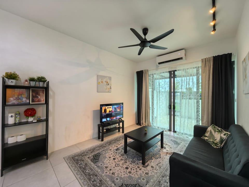 Royal Comfort Suite Meritus near swimming pool Apartment in Penang