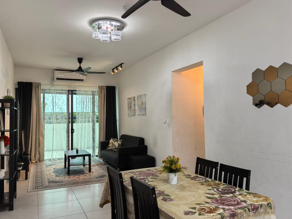 Royal Comfort Suite Meritus near swimming pool Apartment in Penang
