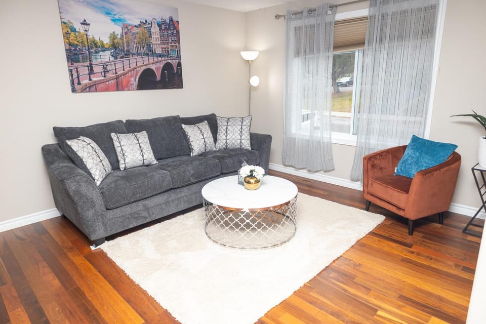 Beautiful House 2 bedroom House in Belleville