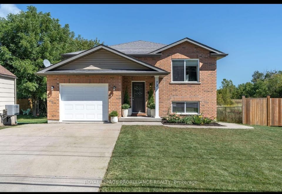 Beautiful House 2 bedroom House in Belleville