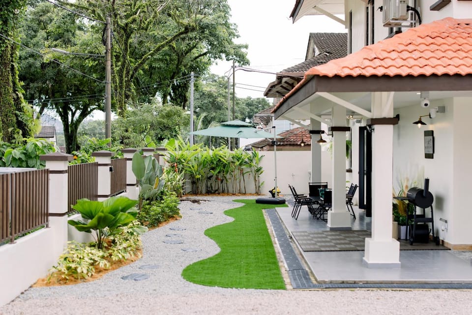 Property building, Day, Natural landscape, Garden, Garden view, Inner courtyard view