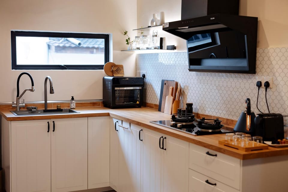 Coffee/tea facilities, Kitchen or kitchenette