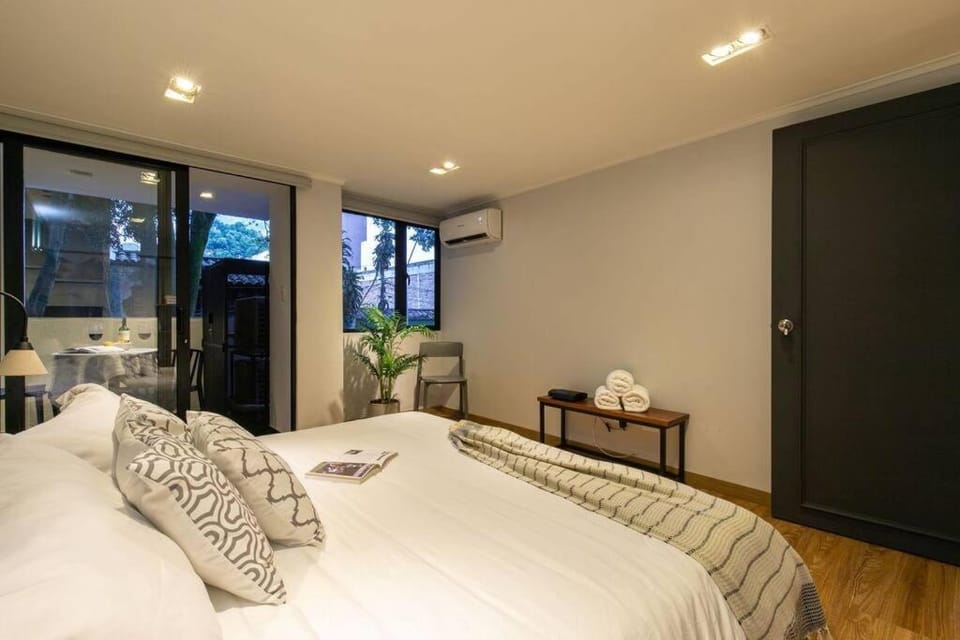 Bed, Photo of the whole room, Bedroom, air conditioner