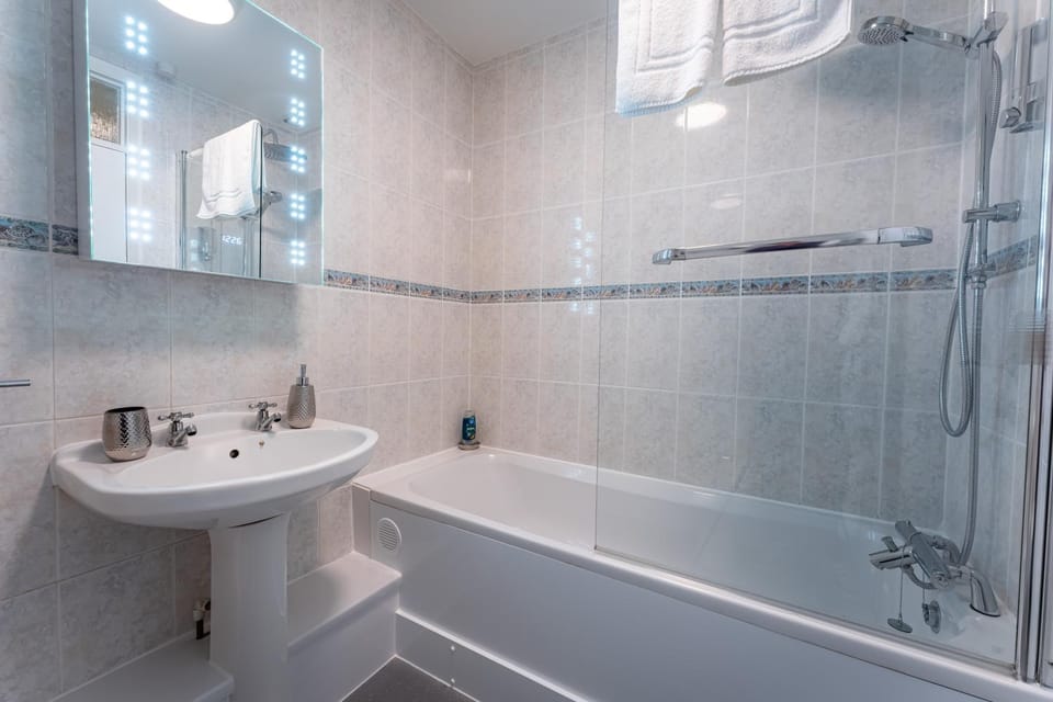 Shower, Bathroom, towels