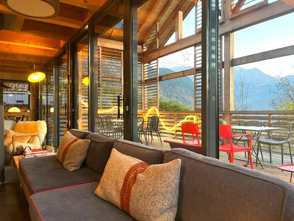 Patio, Natural landscape, View (from property/room), Balcony/Terrace, Living room, Mountain view